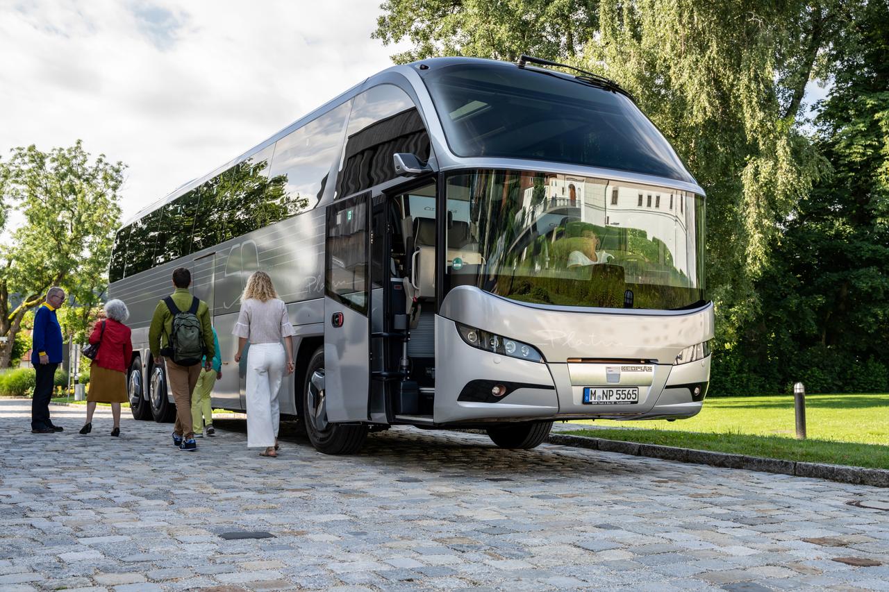 Bus Mieten Bei HMR - Experten Für Busvermietung In Europa