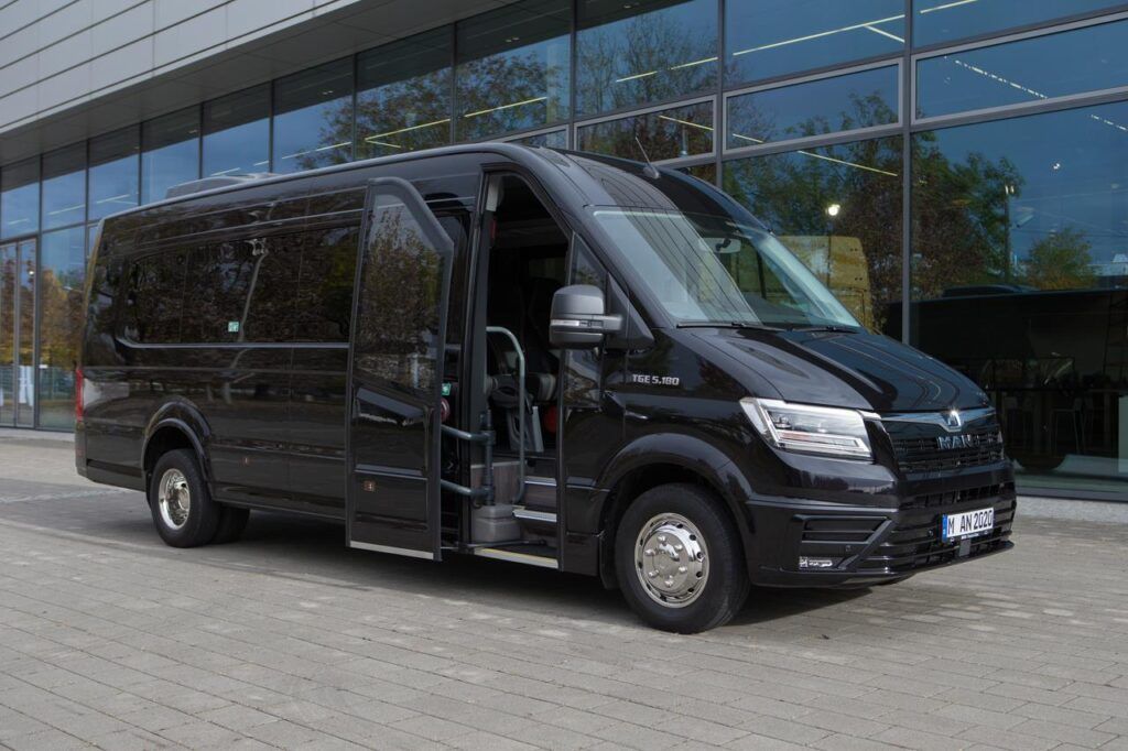 kleinen Bus mieten mit erfahrenen Fahrer bei HMR Busvermietung und Eventlogistik